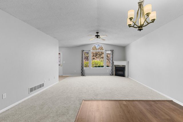 1344 Carriage Drive 1344-B, Hudson, WI 54016