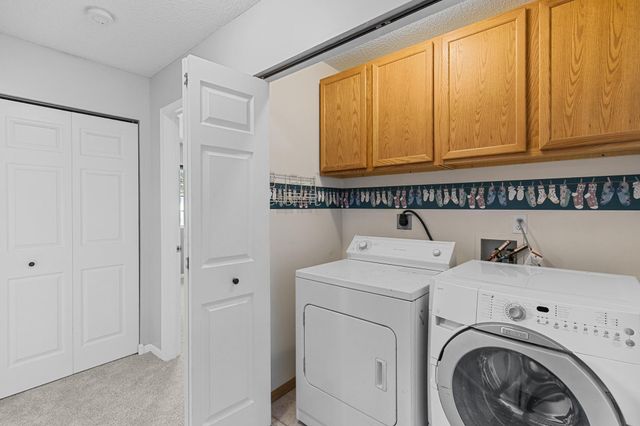 1344 Carriage Drive 1344-B, Hudson, WI 54016