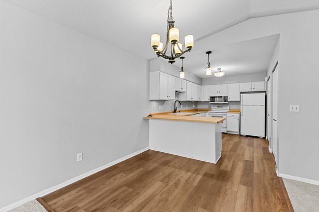 1344 Carriage Drive 1344-B, Hudson, WI 54016