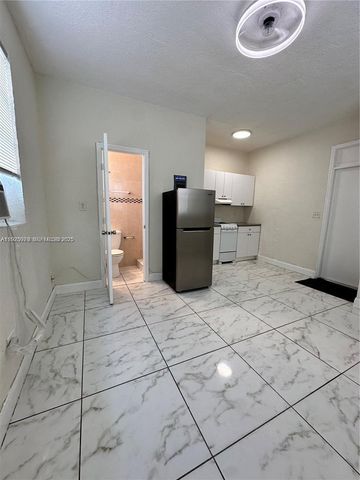 912 NW 9th Ave 8, Hallandale Beach, FL 33009