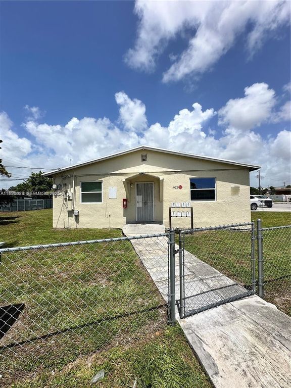 912 NW 9th Ave 8, Hallandale Beach, FL 33009