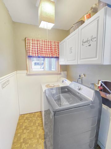 703 N Glenwood Avenue, Griffith, IN 46319