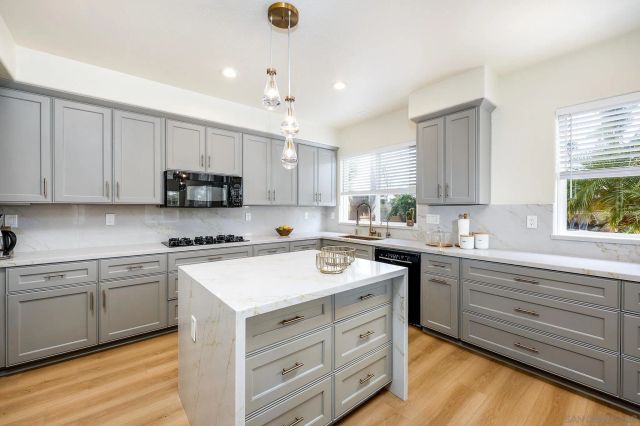 1749 Skimmer Ct, Carlsbad, CA 92011