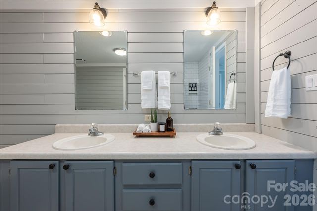 19 Sycamore Street, Asheville, NC 28804