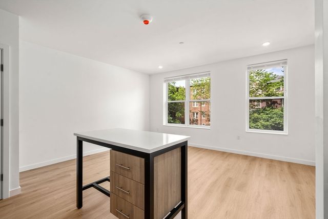 40 Centre St 307, Brookline, MA 02446