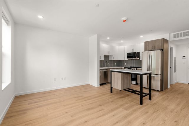 40 Centre St 307, Brookline, MA 02446