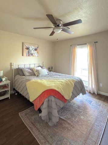 1410 Avenue D, Danbury, TX 77534