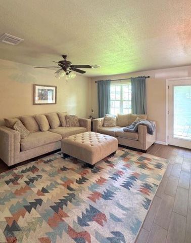 1410 Avenue D, Danbury, TX 77534