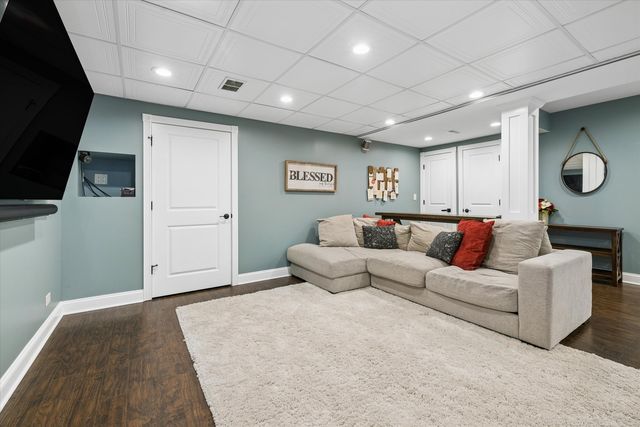 5243 Greenshire Circle, Lake In The Hills, IL 60156