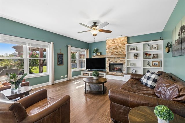 5243 Greenshire Circle, Lake In The Hills, IL 60156