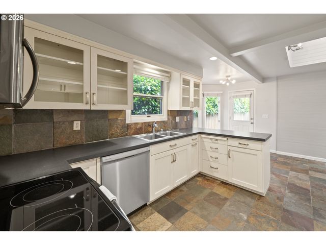 655 8TH St, Lake Oswego, OR 97034