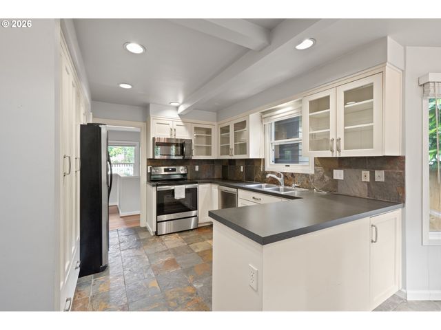 655 8TH St, Lake Oswego, OR 97034