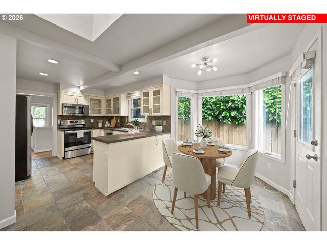 655 8TH St, Lake Oswego, OR 97034