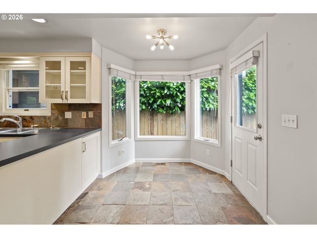 655 8TH St, Lake Oswego, OR 97034