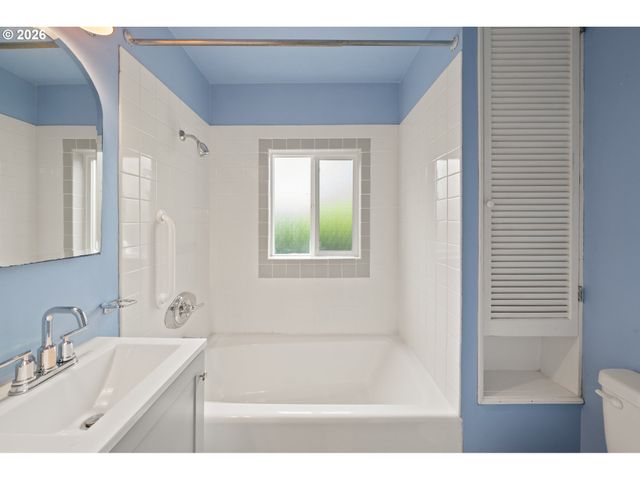 655 8TH St, Lake Oswego, OR 97034