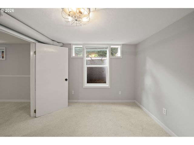 655 8TH St, Lake Oswego, OR 97034