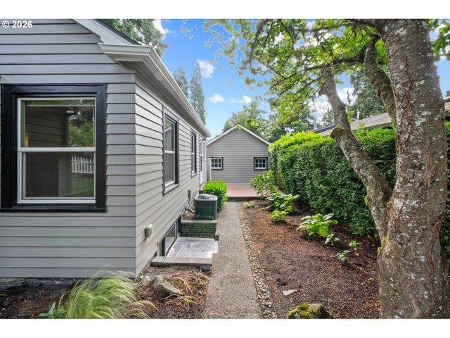 655 8TH St, Lake Oswego, OR 97034