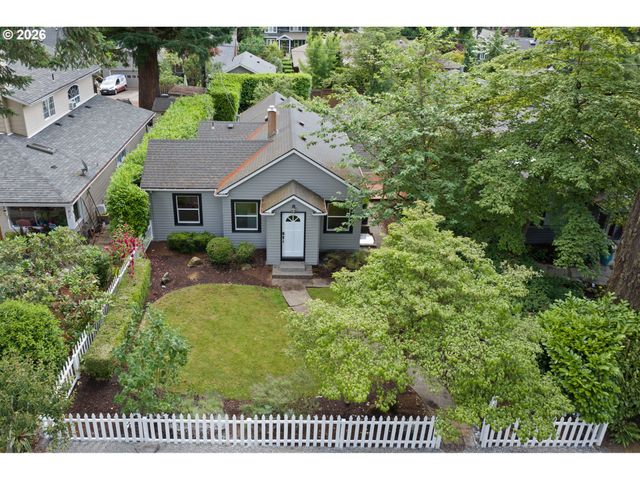 655 8TH St, Lake Oswego, OR 97034