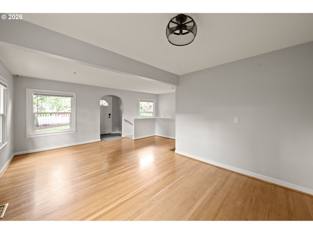 655 8TH St, Lake Oswego, OR 97034