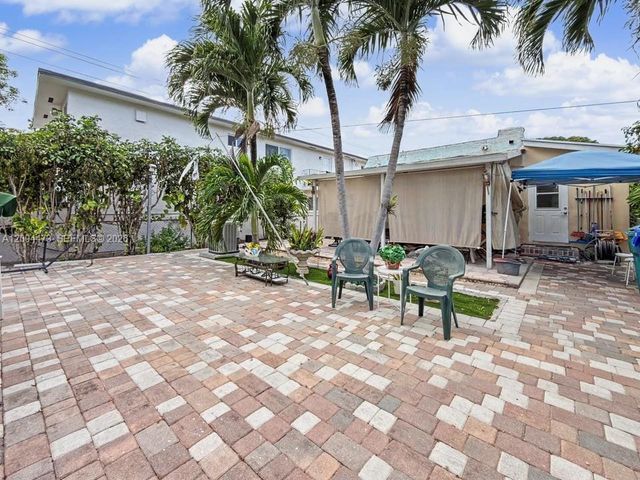3554 SW 26th St, Miami, FL 33133