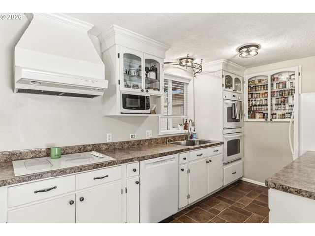 30166 SANDY Ln, Rainier, OR 97048