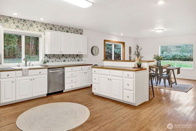 5242 Scarlett Way, Deming, WA 98244