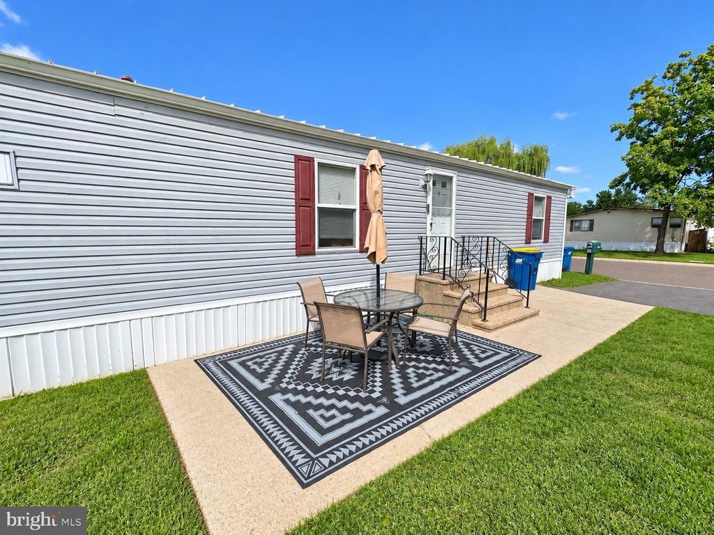 9911 LINDLEY DR, MORRISVILLE, PA 19067 — photo 3