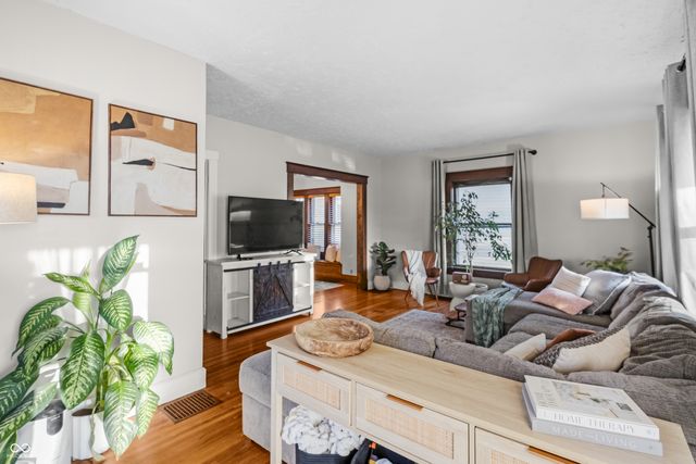 606 N Pine Street, Seymour, IN 47274