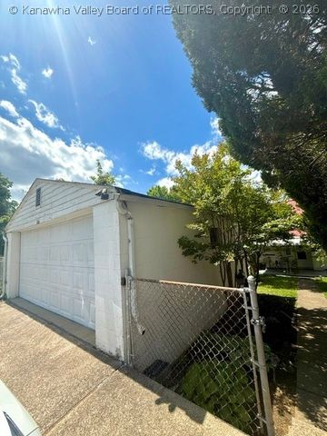 216 Sunset Drive, Charleston, WV 25301