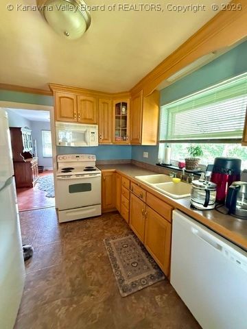 216 Sunset Drive, Charleston, WV 25301