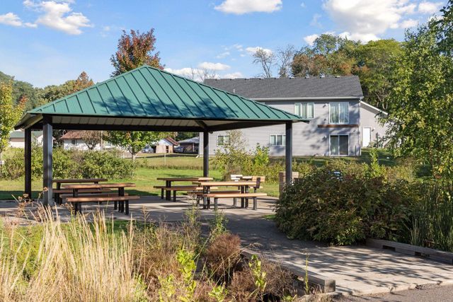 515 Farrell Street N, Maplewood, MN 55119