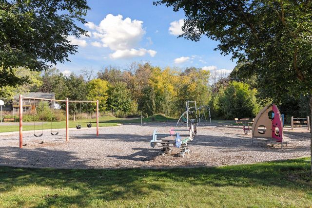 515 Farrell Street N, Maplewood, MN 55119