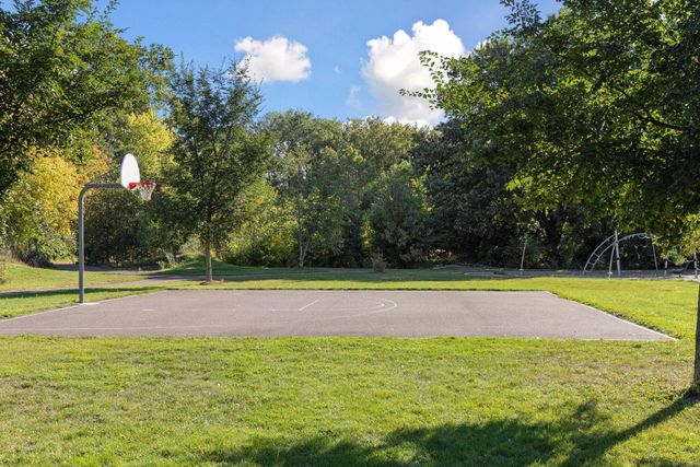 515 Farrell Street N, Maplewood, MN 55119