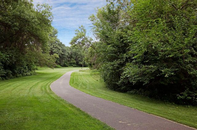 515 Farrell Street N, Maplewood, MN 55119