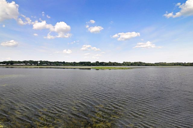 515 Farrell Street N, Maplewood, MN 55119