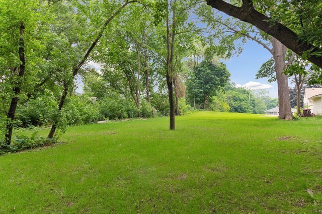 515 Farrell Street N, Maplewood, MN 55119