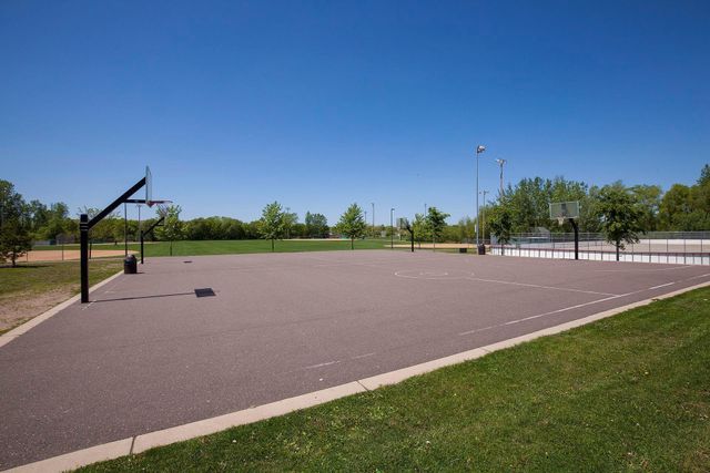 515 Farrell Street N, Maplewood, MN 55119