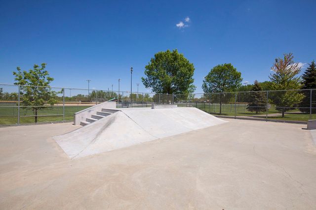 515 Farrell Street N, Maplewood, MN 55119