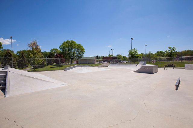 515 Farrell Street N, Maplewood, MN 55119