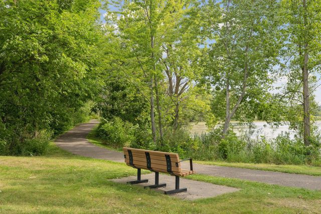 515 Farrell Street N, Maplewood, MN 55119