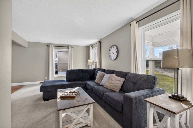 3925 TANGLEFOOT Court, Bettendorf, IA 52722