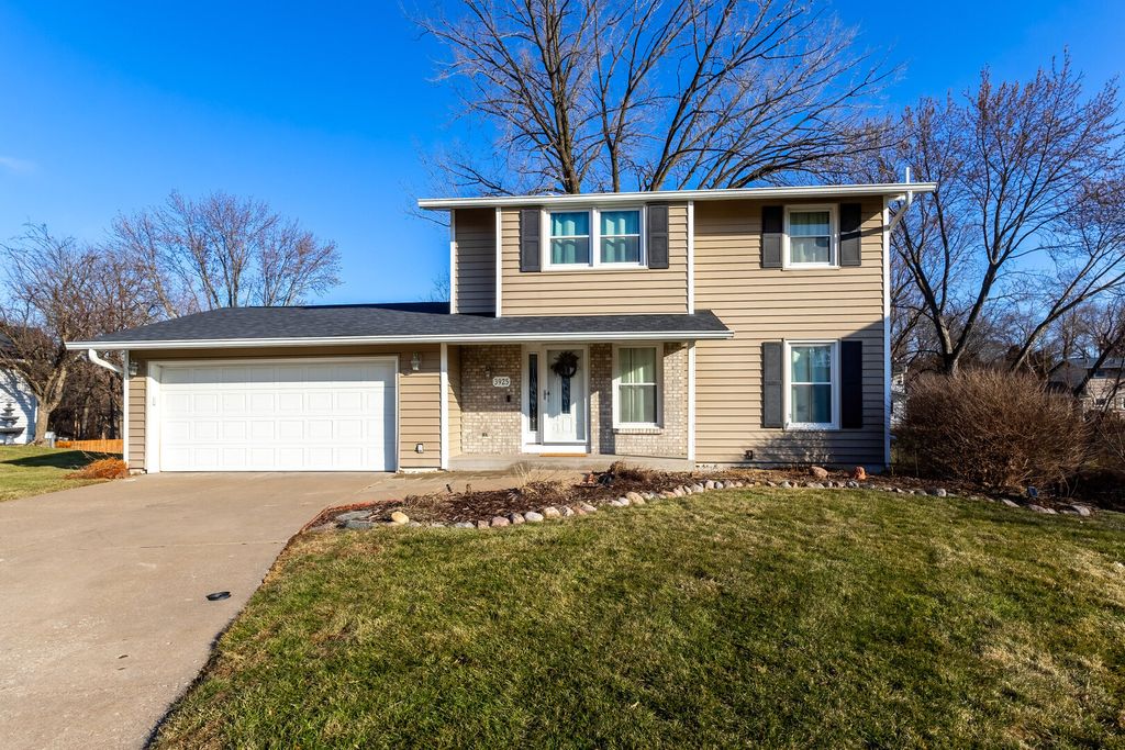 3925 TANGLEFOOT Court, Bettendorf, IA 52722