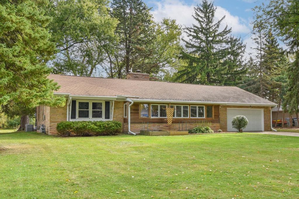 7100 N 107th STREET, Milwaukee, WI 53224