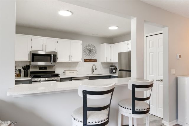 868 Tollis Pky A-L, Broadview Heights, OH 44147