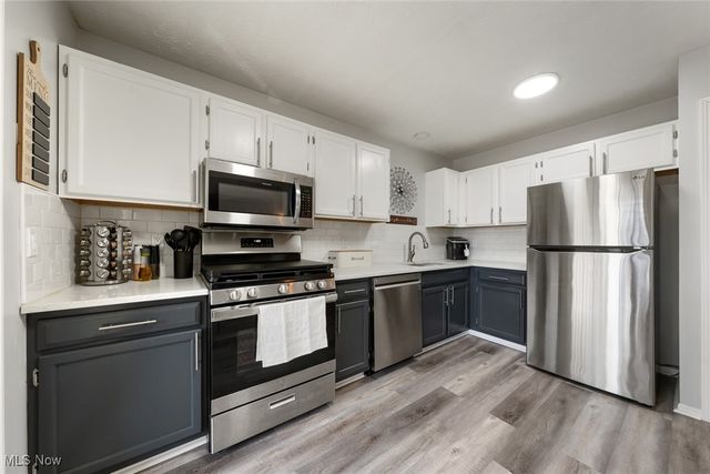 868 Tollis Pky A-L, Broadview Heights, OH 44147