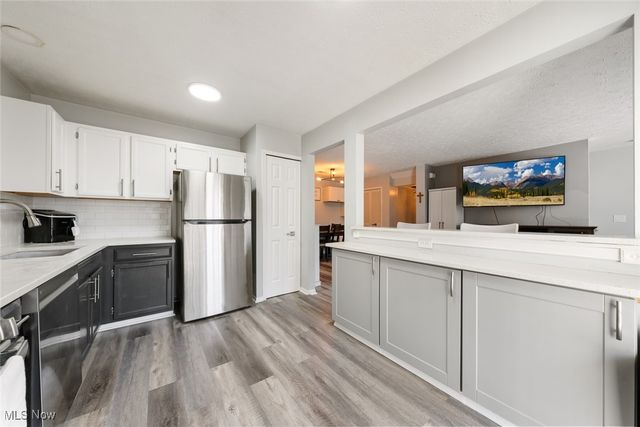 868 Tollis Pky A-L, Broadview Heights, OH 44147