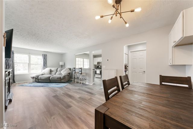 868 Tollis Pky A-L, Broadview Heights, OH 44147