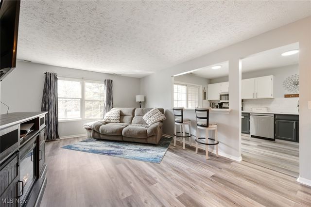 868 Tollis Pky A-L, Broadview Heights, OH 44147