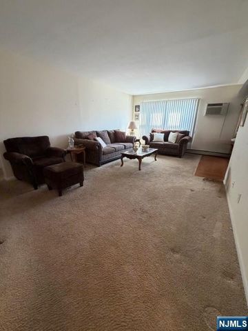 74 Riverview Court, Secaucus, NJ 07094