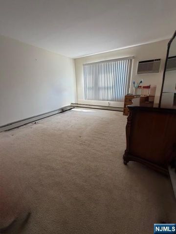 74 Riverview Court, Secaucus, NJ 07094